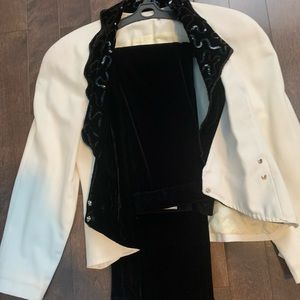 White and black skirt 2 pieces suite